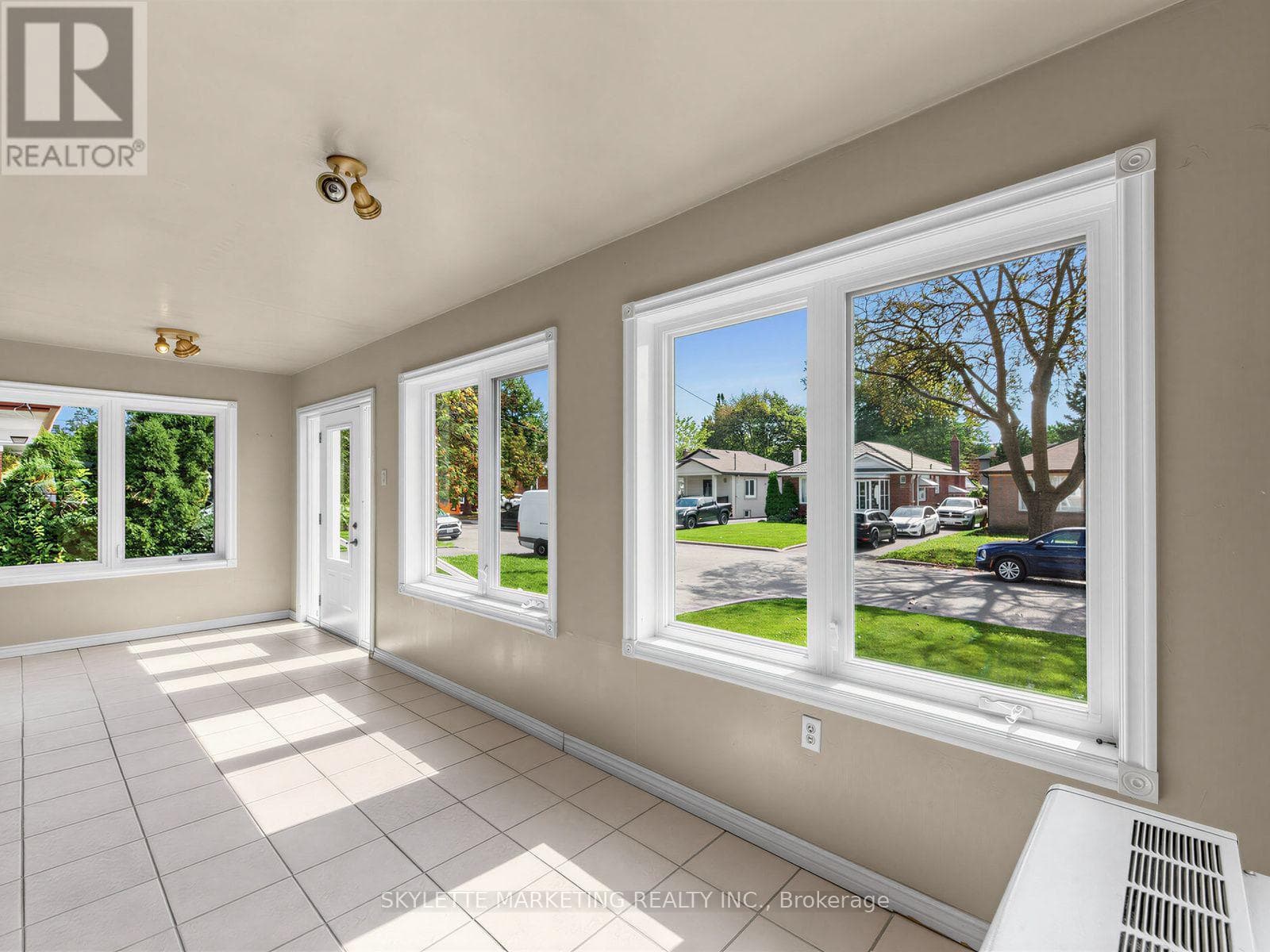 Single Family at 14 Bardwell Crescent, Toronto (Wexford-Maryvale), Ontario - Photo 9 - RE/MAX Garden City Realty