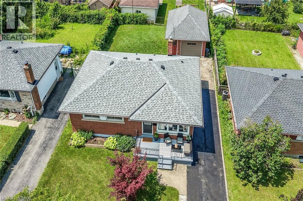 Single Family at 13 ALLANBURG Road, St. Catharines, Ontario - Photo 2 - RE/MAX Garden City Realty