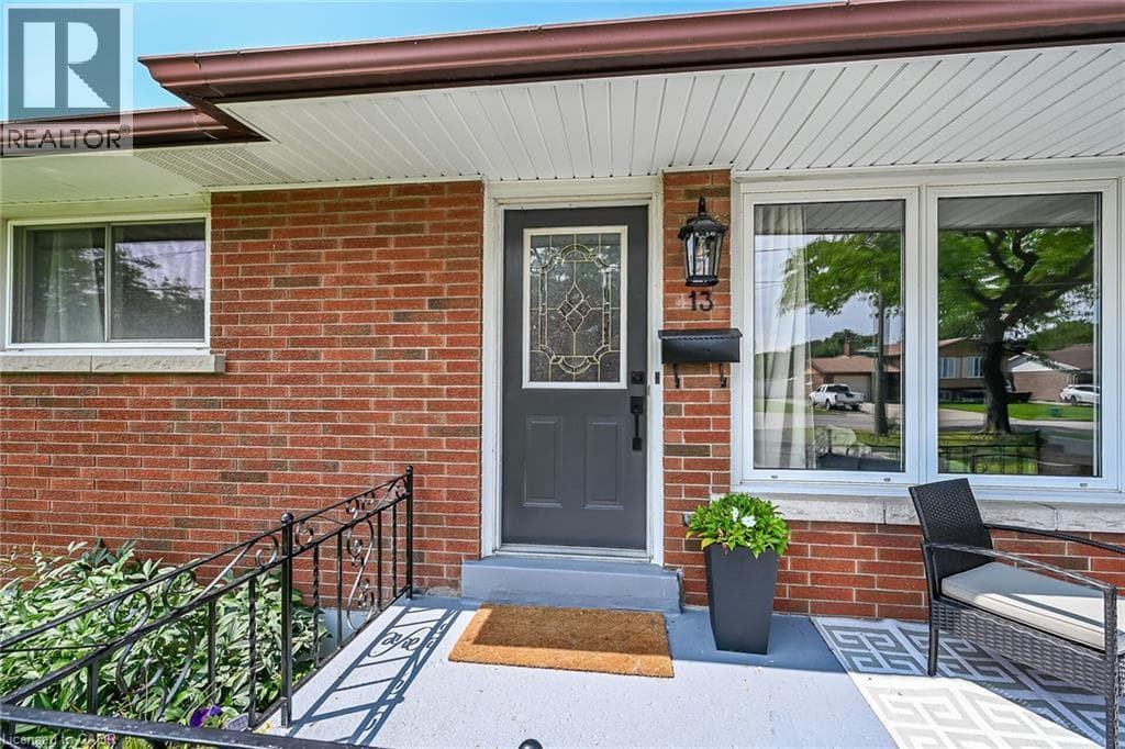 Single Family at 13 ALLANBURG Road, St. Catharines, Ontario - Photo 6 - RE/MAX Garden City Realty