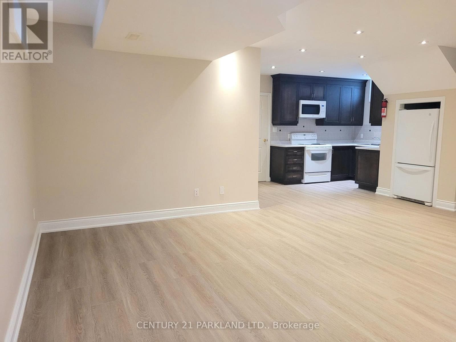 Single Family at 9 August Avenue, Toronto (Oakridge), Ontario - Photo 7 - RE/MAX Garden City Realty