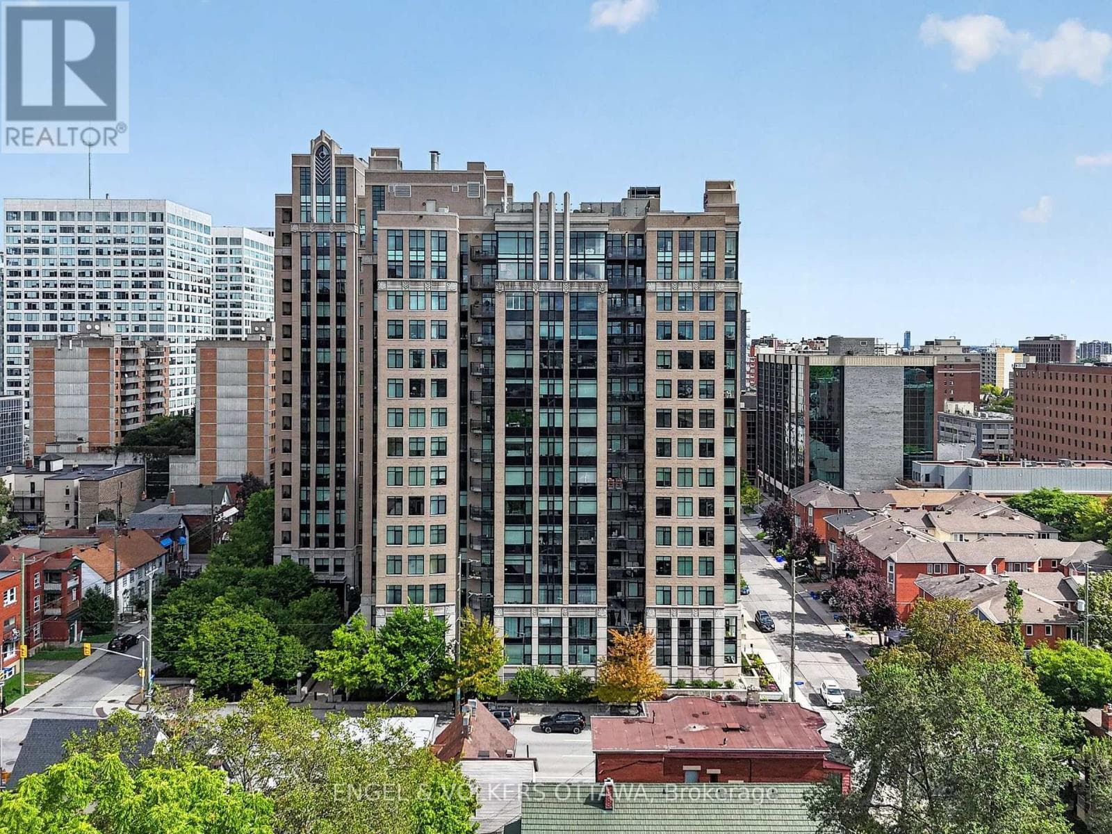 706- 245 Kent Street