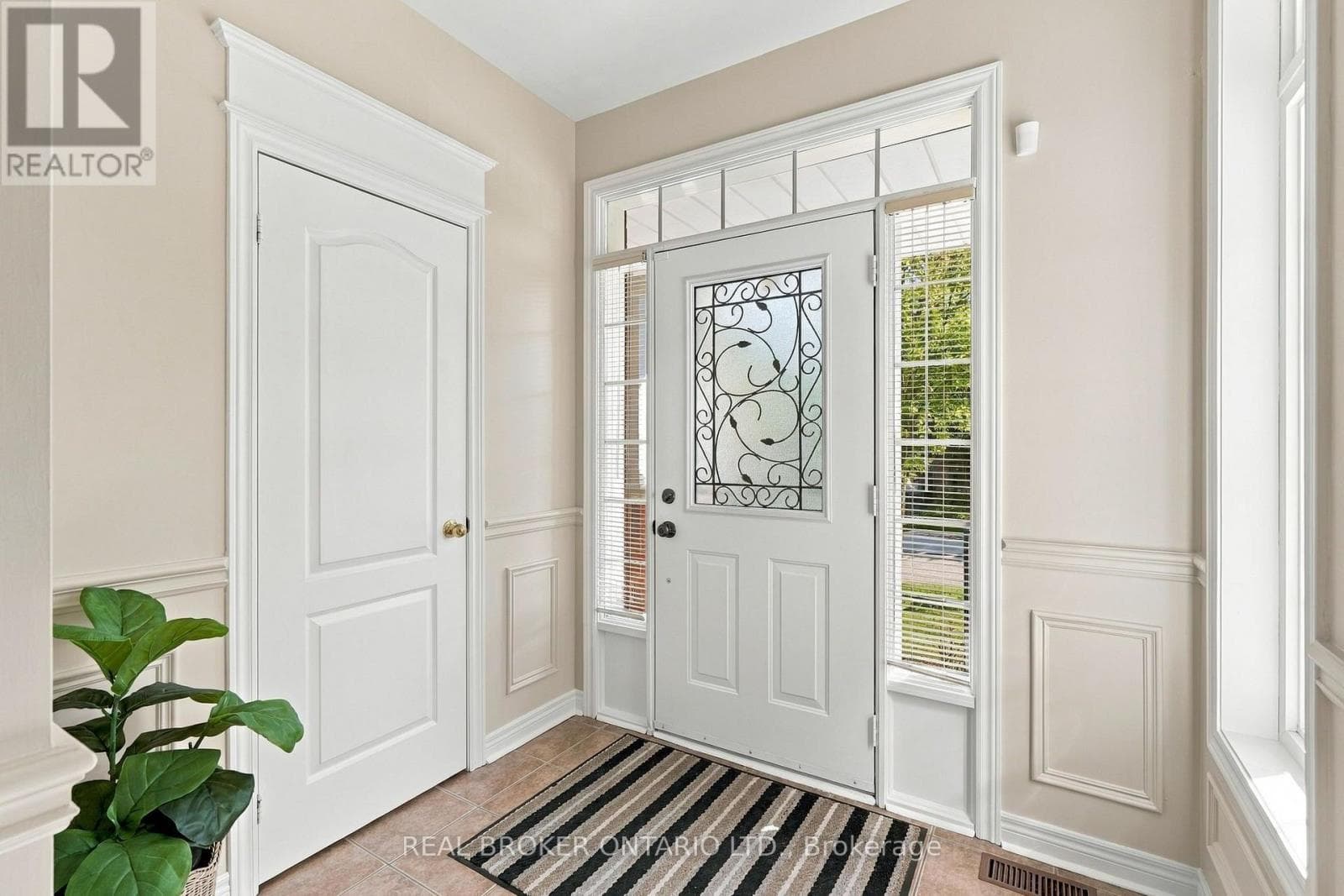 Single Family at 621 Society Crescent, Newmarket (Summerhill Estates), Ontario - Photo 4 - RE/MAX Garden City Realty