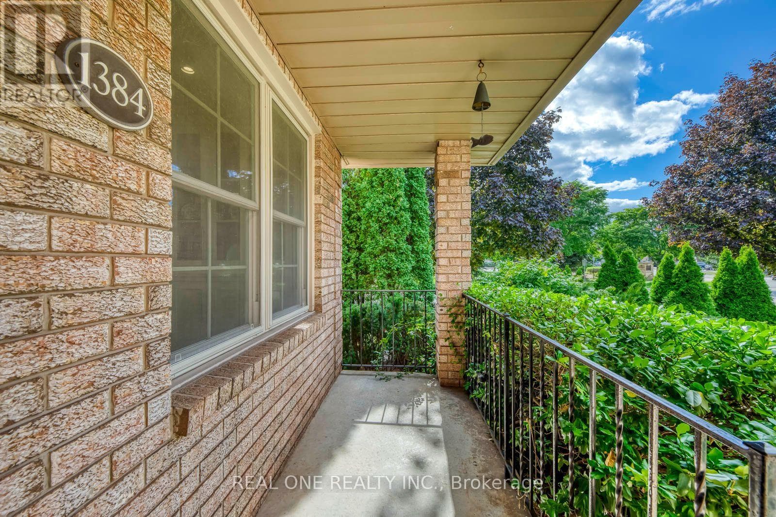 Single Family at 1384 Bramblewood Green, Oakville (GA Glen Abbey), Ontario - Photo 6 - RE/MAX Garden City Realty