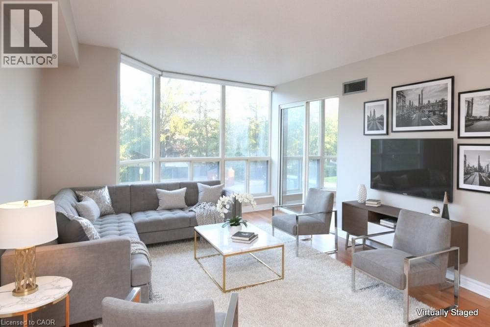 Single Family at 215- 175 CEDAR Avenue, Richmond Hill, Ontario - Photo 6 - RE/MAX Garden City Realty