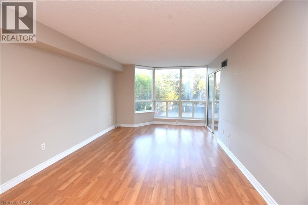 Single Family at 215- 175 CEDAR Avenue, Richmond Hill, Ontario - Photo 3 - RE/MAX Garden City Realty