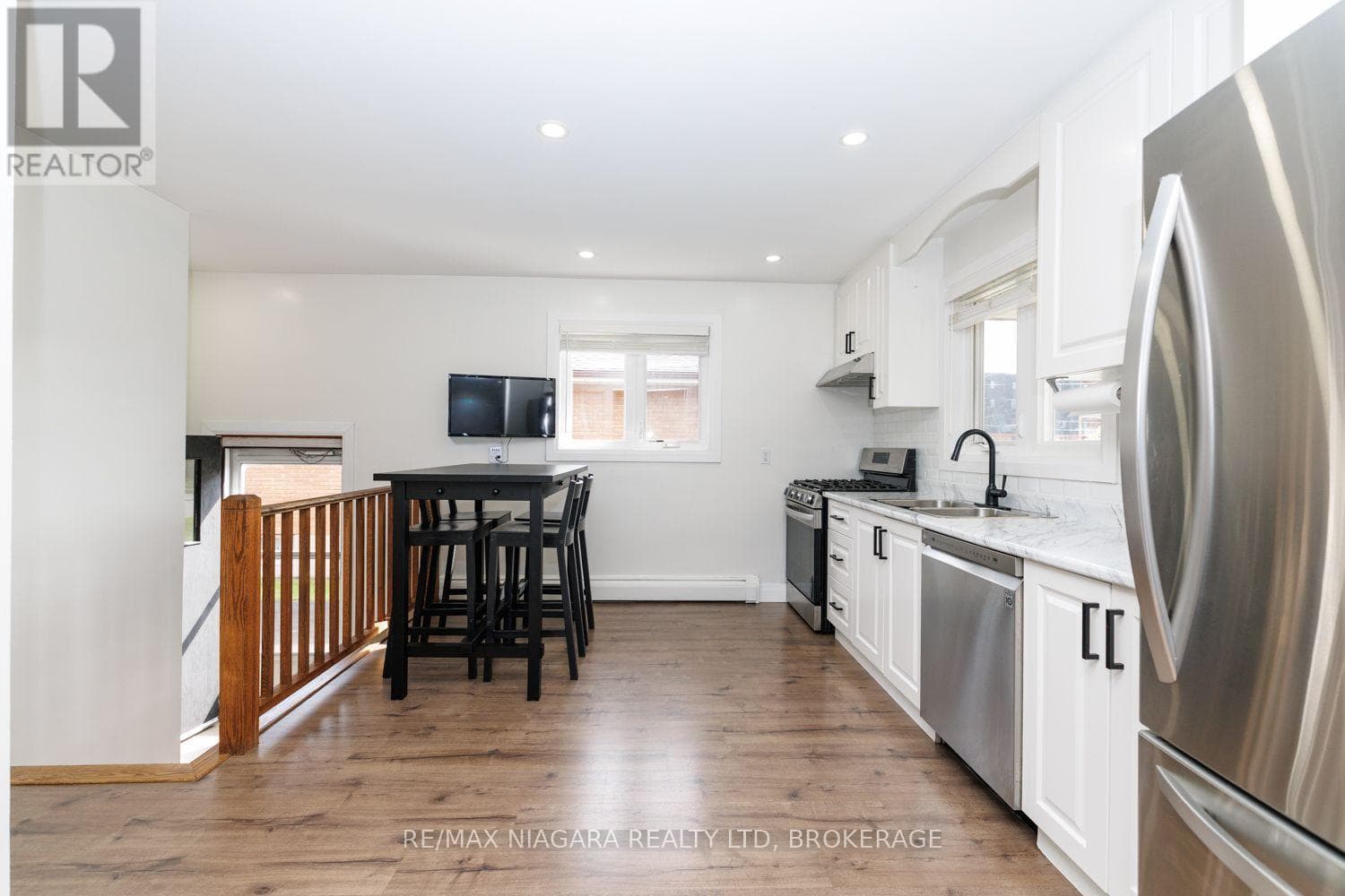 Single Family at 393 Wellington Street, Port Colborne (Bethel), Ontario - Photo 10 - RE/MAX Garden City Realty