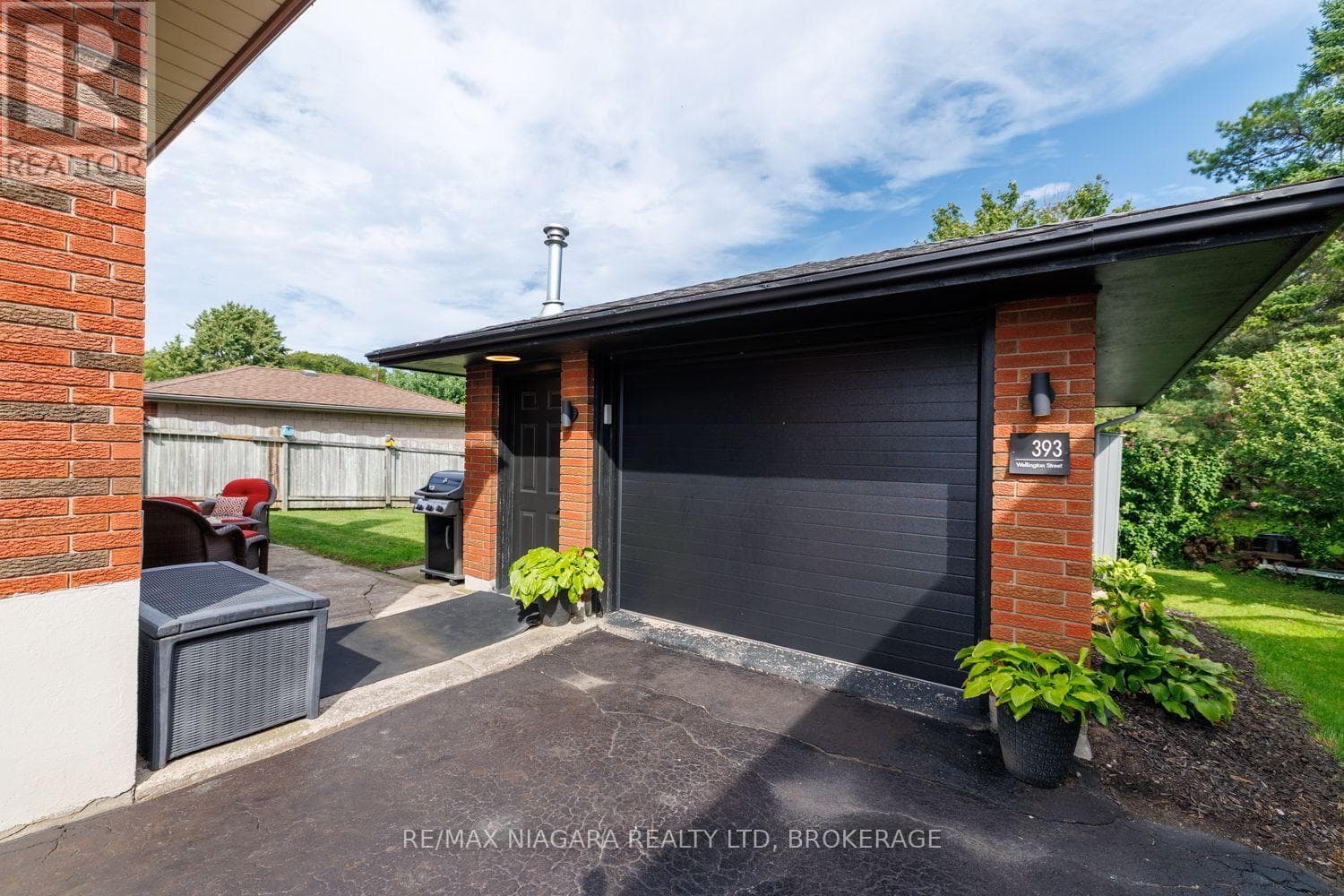 Single Family at 393 Wellington Street, Port Colborne (Bethel), Ontario - Photo 3 - RE/MAX Garden City Realty
