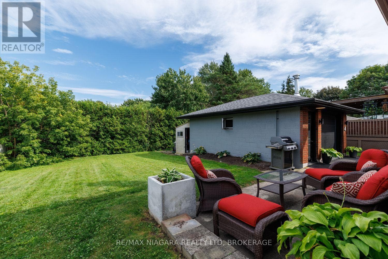 Single Family at 393 Wellington Street, Port Colborne (Bethel), Ontario - Photo 5 - RE/MAX Garden City Realty