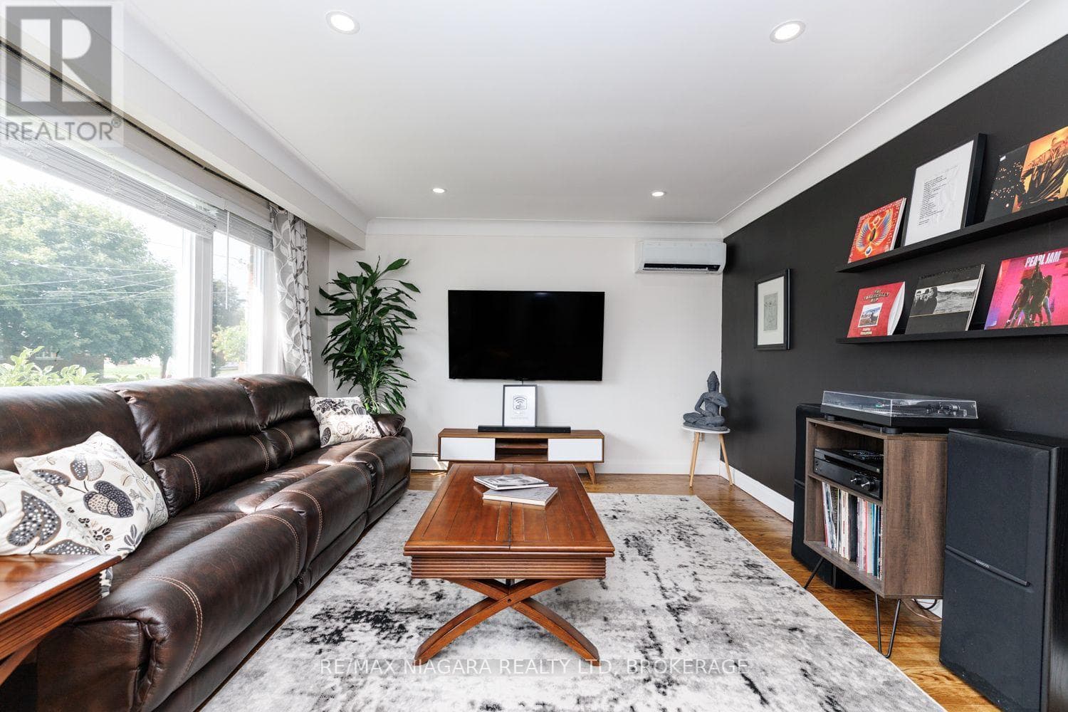 Single Family at 393 Wellington Street, Port Colborne (Bethel), Ontario - Photo 7 - RE/MAX Garden City Realty