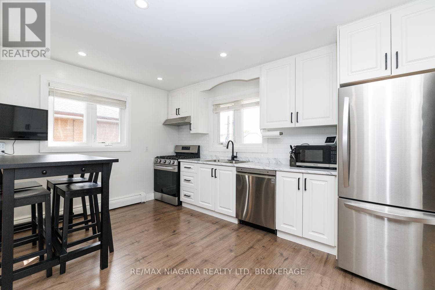 Single Family at 393 Wellington Street, Port Colborne (Bethel), Ontario - Photo 9 - RE/MAX Garden City Realty