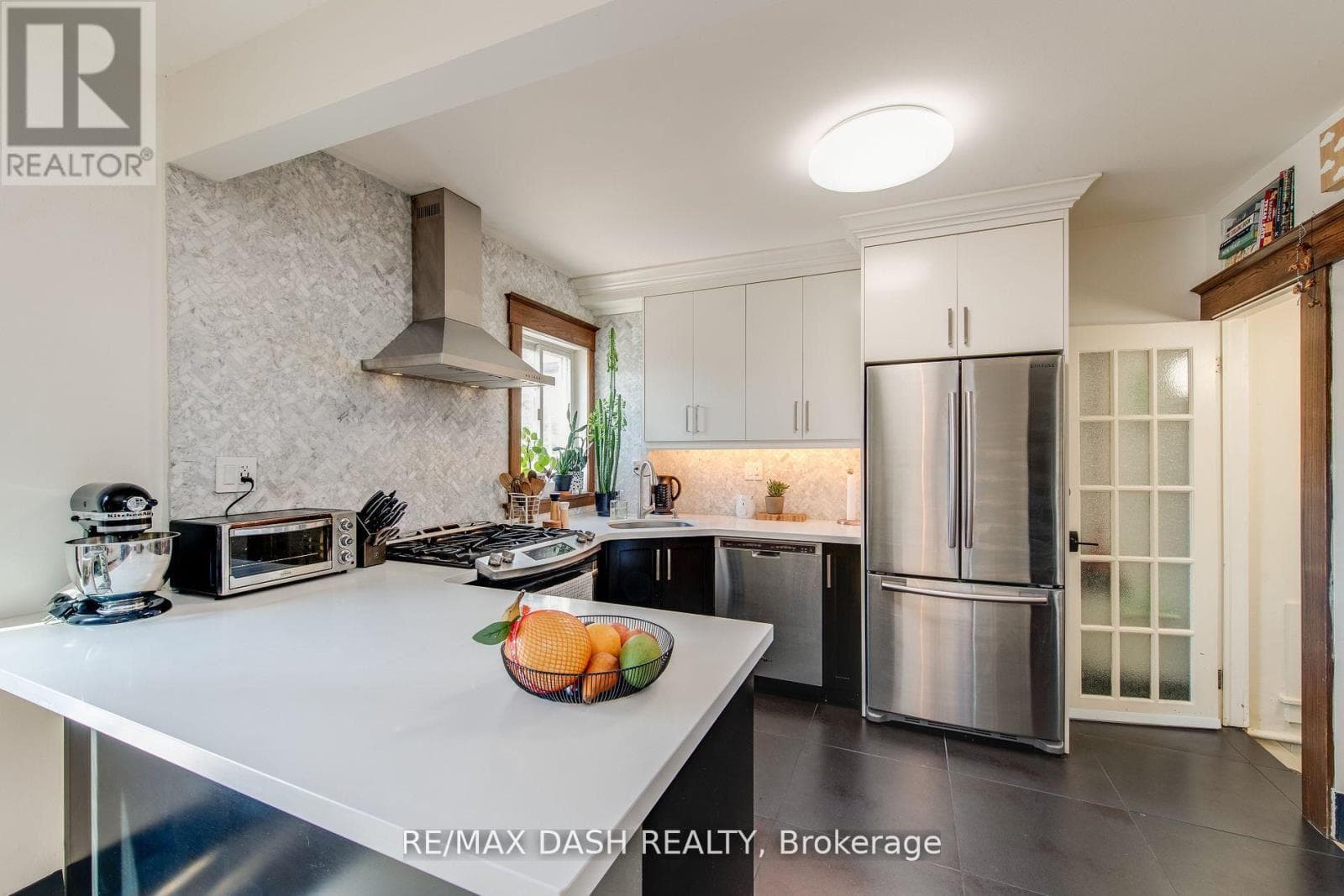 Single Family at 74 Oak Park Avenue, Toronto (Woodbine-Lumsden), Ontario - Photo 6 - RE/MAX Garden City Realty