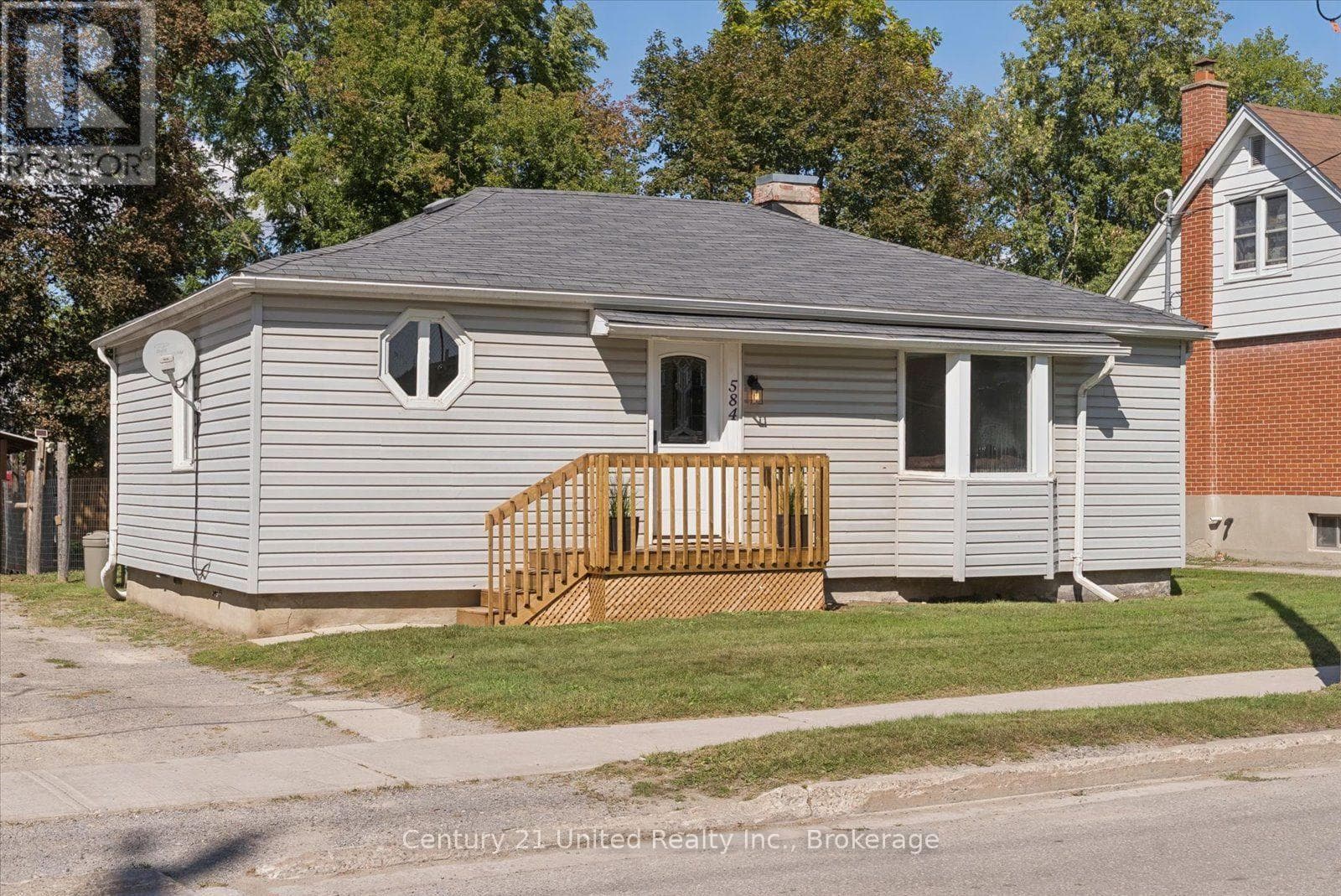Single Family at 584 Wolfe Street, Peterborough (Town Ward 3), Ontario - Photo 2 - RE/MAX Garden City Realty
