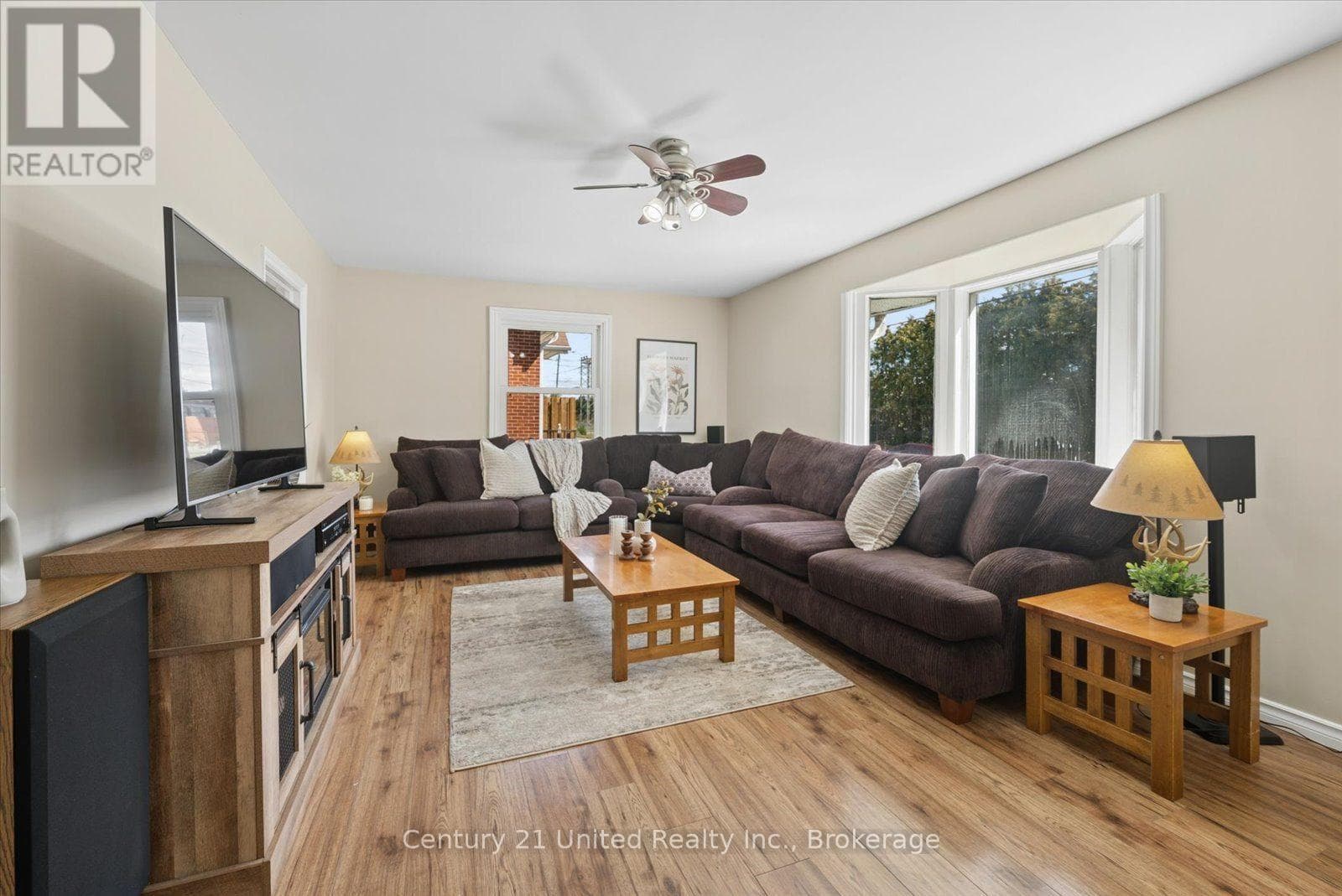 Single Family at 584 Wolfe Street, Peterborough (Town Ward 3), Ontario - Photo 7 - RE/MAX Garden City Realty