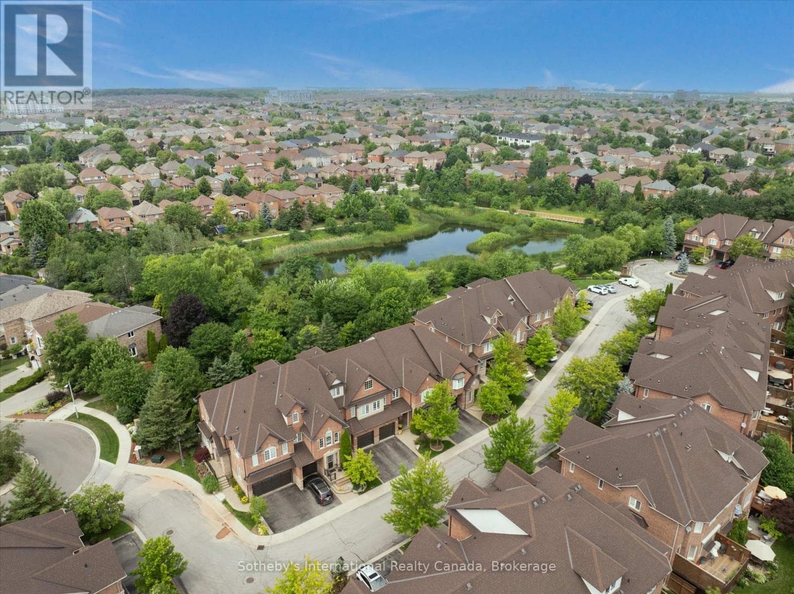 Single Family at 41- 300 Ravineview Way, Oakville (WC Wedgewood Creek), Ontario - Photo 2 - RE/MAX Garden City Realty