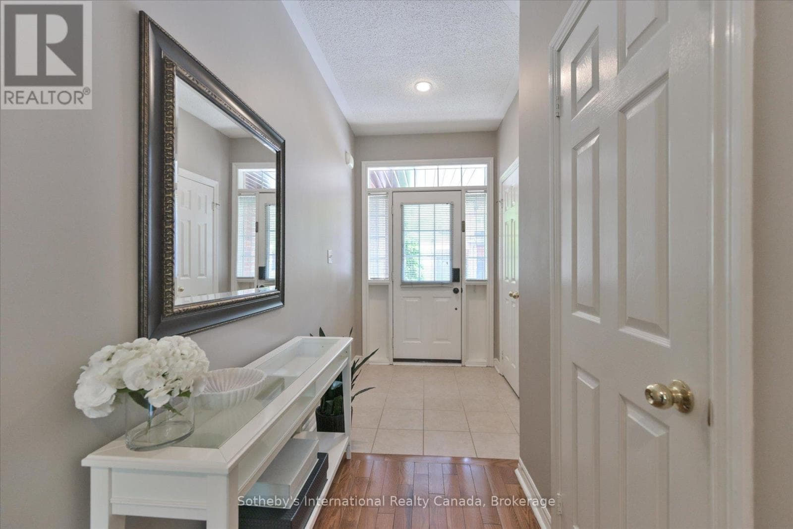 Single Family at 41- 300 Ravineview Way, Oakville (WC Wedgewood Creek), Ontario - Photo 4 - RE/MAX Garden City Realty