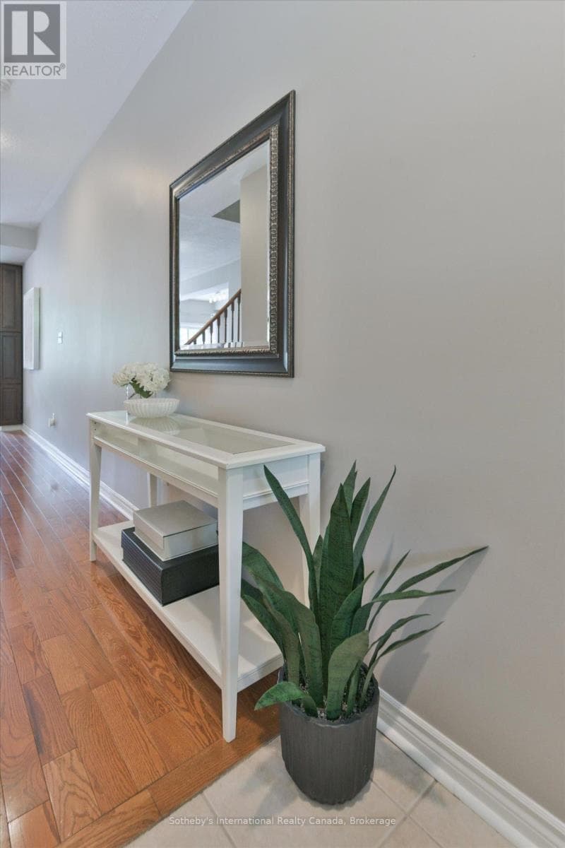 Single Family at 41- 300 Ravineview Way, Oakville (WC Wedgewood Creek), Ontario - Photo 5 - RE/MAX Garden City Realty