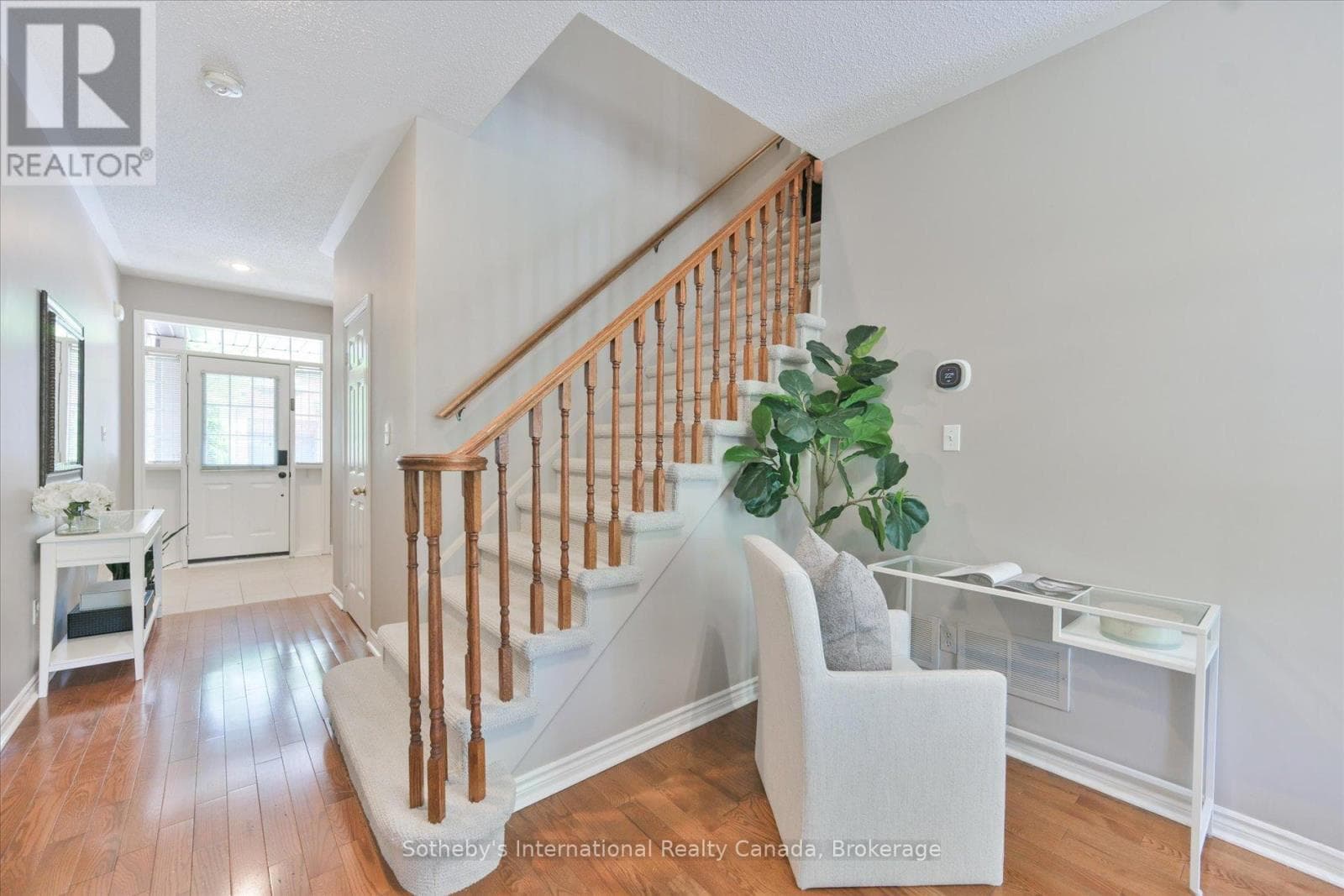 Single Family at 41- 300 Ravineview Way, Oakville (WC Wedgewood Creek), Ontario - Photo 6 - RE/MAX Garden City Realty
