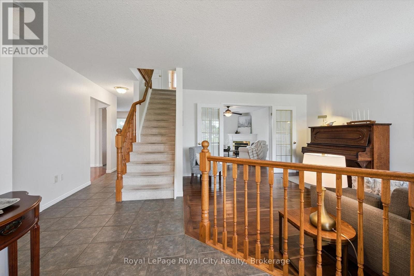 Single Family at 3 Munroe Crescent, Guelph (Clairfields/Hanlon Business Park), Ontario - Photo 4 - RE/MAX Garden City Realty