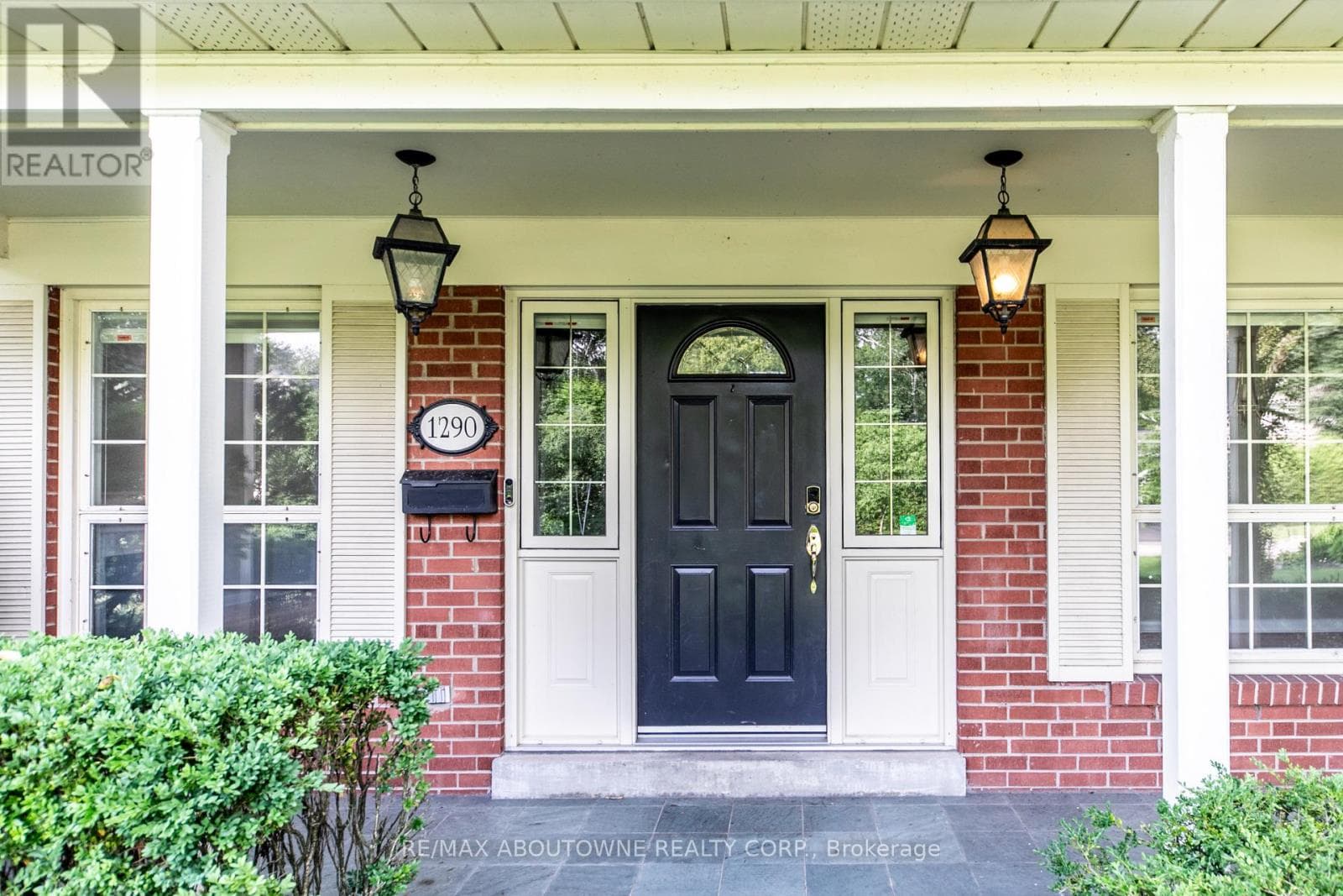 Single Family at 1290 Braeside Drive, Oakville (MO Morrison), Ontario - Photo 3 - RE/MAX Garden City Realty