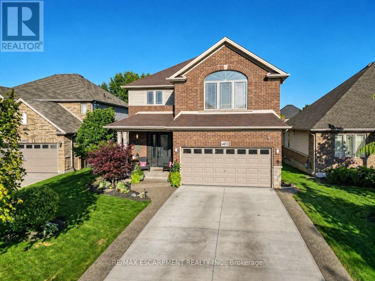Single Family at 4453 Comfort Crescent, Lincoln (Beamsville), Ontario - Photo 3 - RE/MAX Garden City Realty