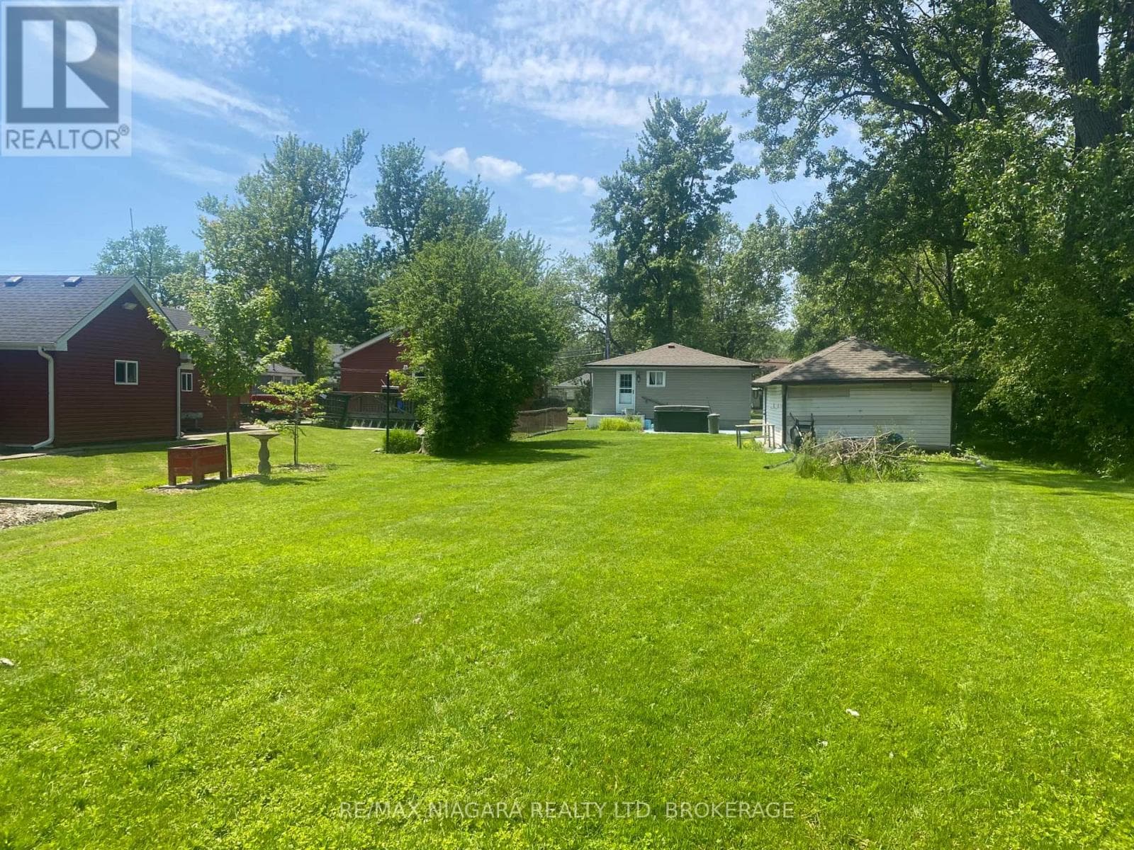 Single Family at 434 Crescent Road, Fort Erie (Crescent Park), Ontario - Photo 3 - RE/MAX Garden City Realty