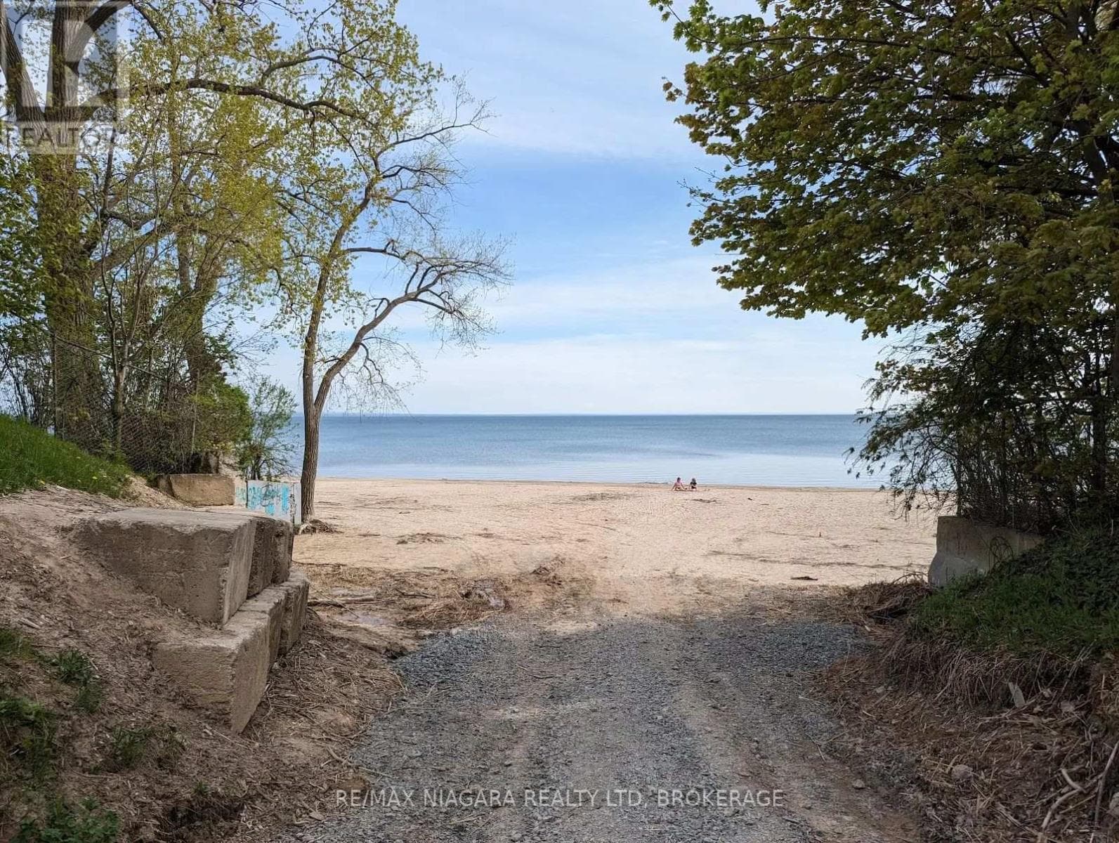 Single Family at 434 Crescent Road, Fort Erie (Crescent Park), Ontario - Photo 5 - RE/MAX Garden City Realty