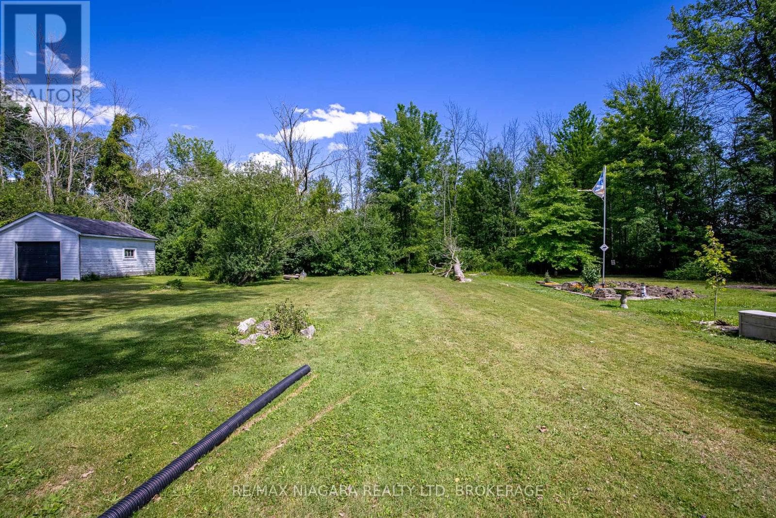 Single Family at 434 Crescent Road, Fort Erie (Crescent Park), Ontario - Photo 8 - RE/MAX Garden City Realty