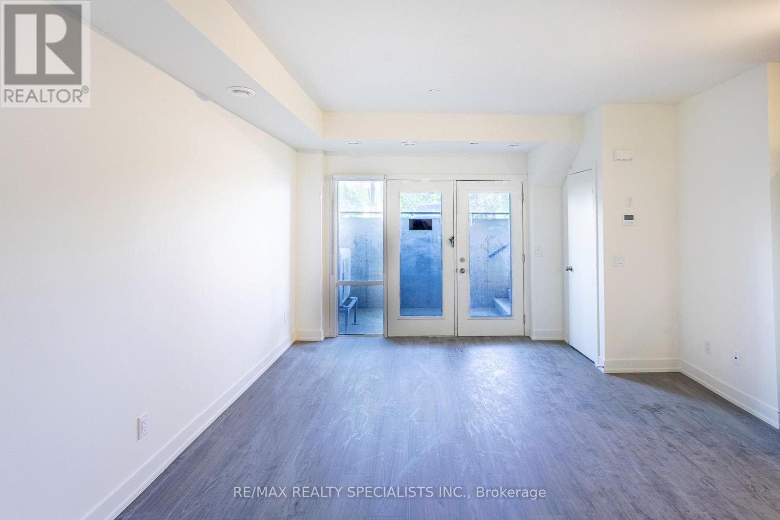 Single Family at 106A- 16 MELBOURNE Avenue, St. Catharines (E. Chester), Ontario - Photo 5 - RE/MAX Garden City Realty