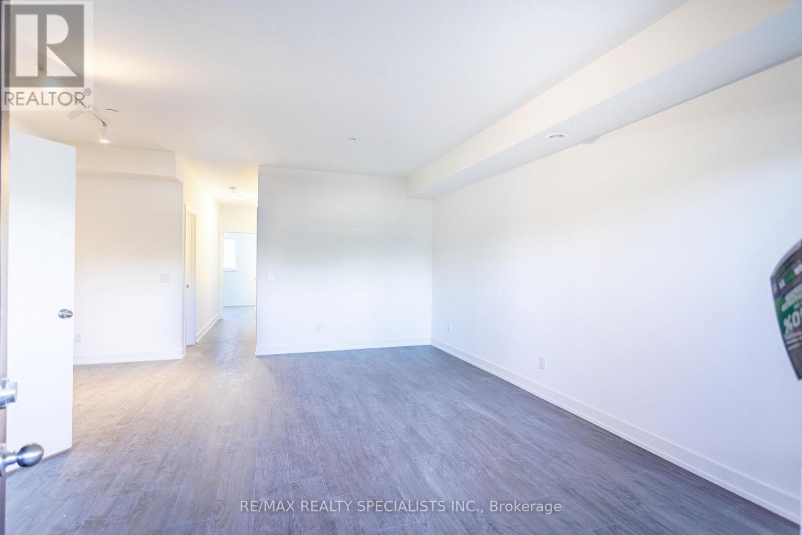 Single Family at 106A- 16 MELBOURNE Avenue, St. Catharines (E. Chester), Ontario - Photo 6 - RE/MAX Garden City Realty