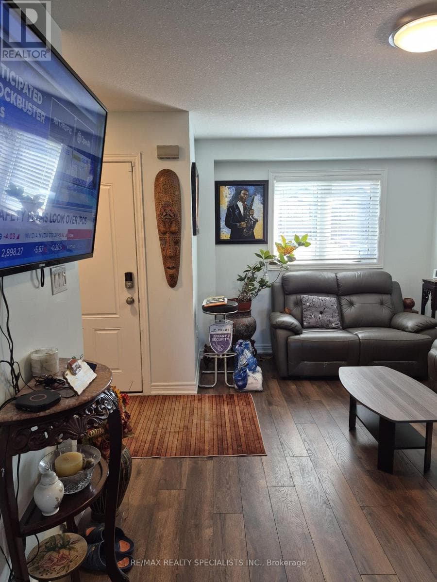 Single Family at 4- 7768 Ascot Circle, Niagara Falls (Ascot), Ontario - Photo 4 - RE/MAX Garden City Realty
