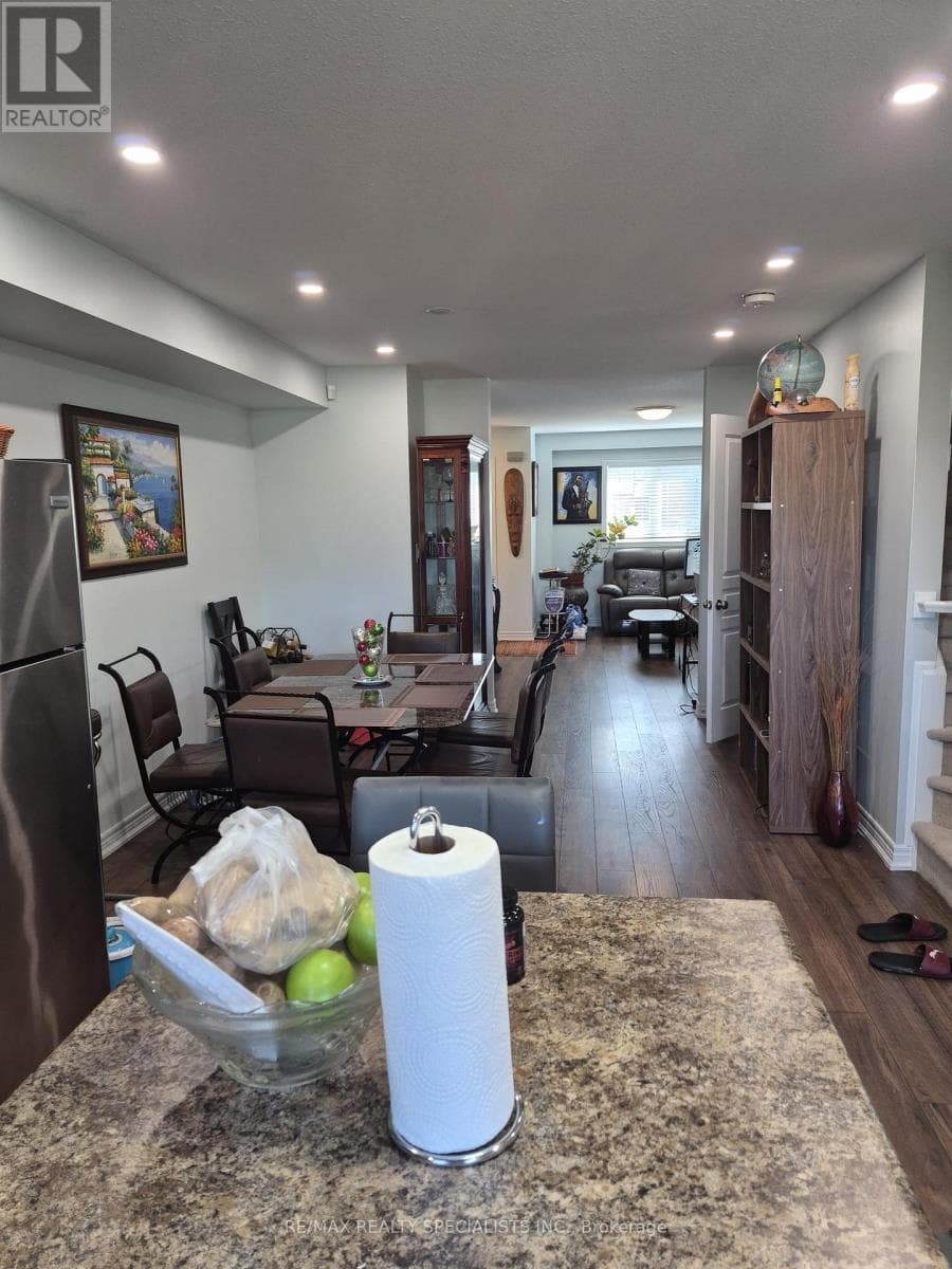 Single Family at 4- 7768 Ascot Circle, Niagara Falls (Ascot), Ontario - Photo 9 - RE/MAX Garden City Realty
