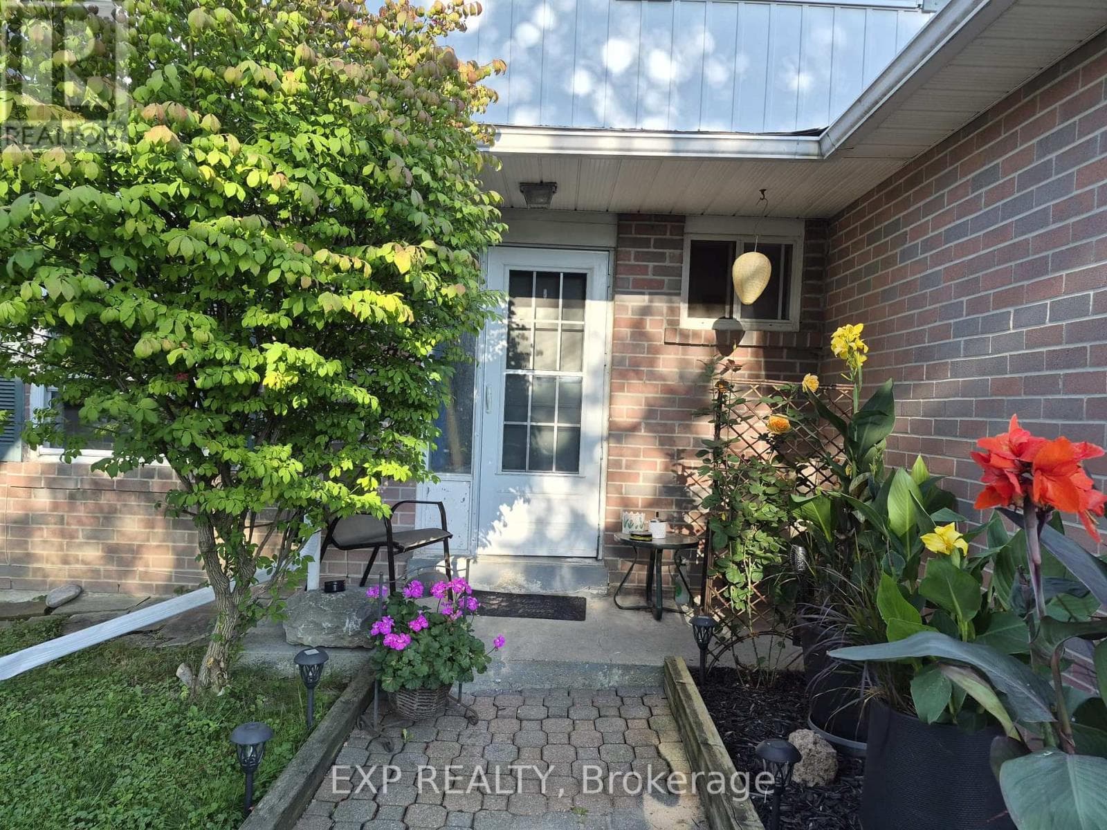 Single Family at 348 Terry Drive, Newmarket (Central Newmarket), Ontario - Photo 5 - RE/MAX Garden City Realty