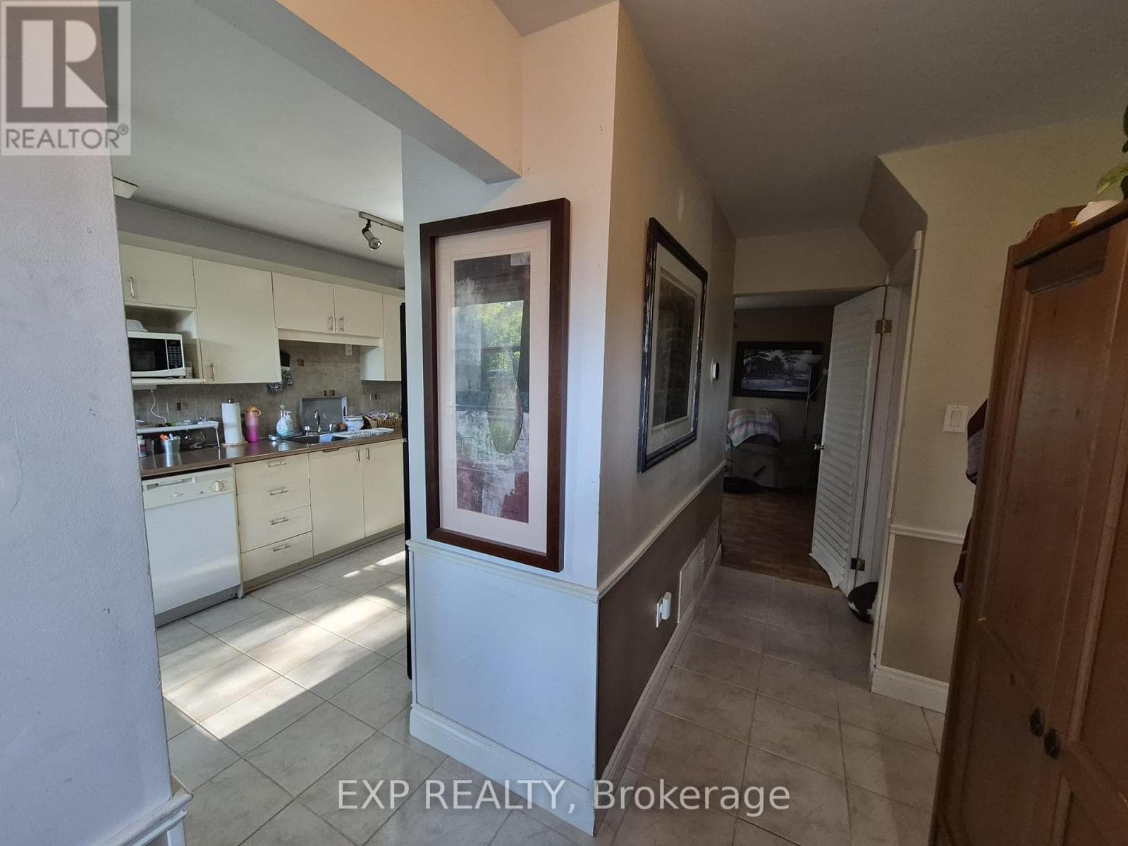Single Family at 348 Terry Drive, Newmarket (Central Newmarket), Ontario - Photo 8 - RE/MAX Garden City Realty