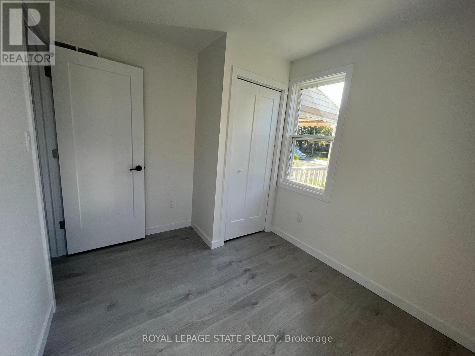 Single Family at 6316 Montrose Road, Niagara Falls (West Wood), Ontario - Photo 7 - RE/MAX Garden City Realty