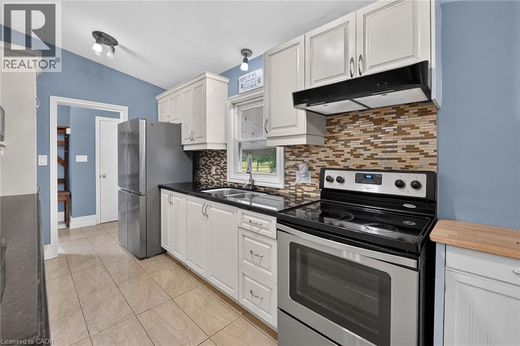 Single Family at 82822 OLD RIVER Road, Wainfleet, Ontario - Photo 5 - RE/MAX Garden City Realty