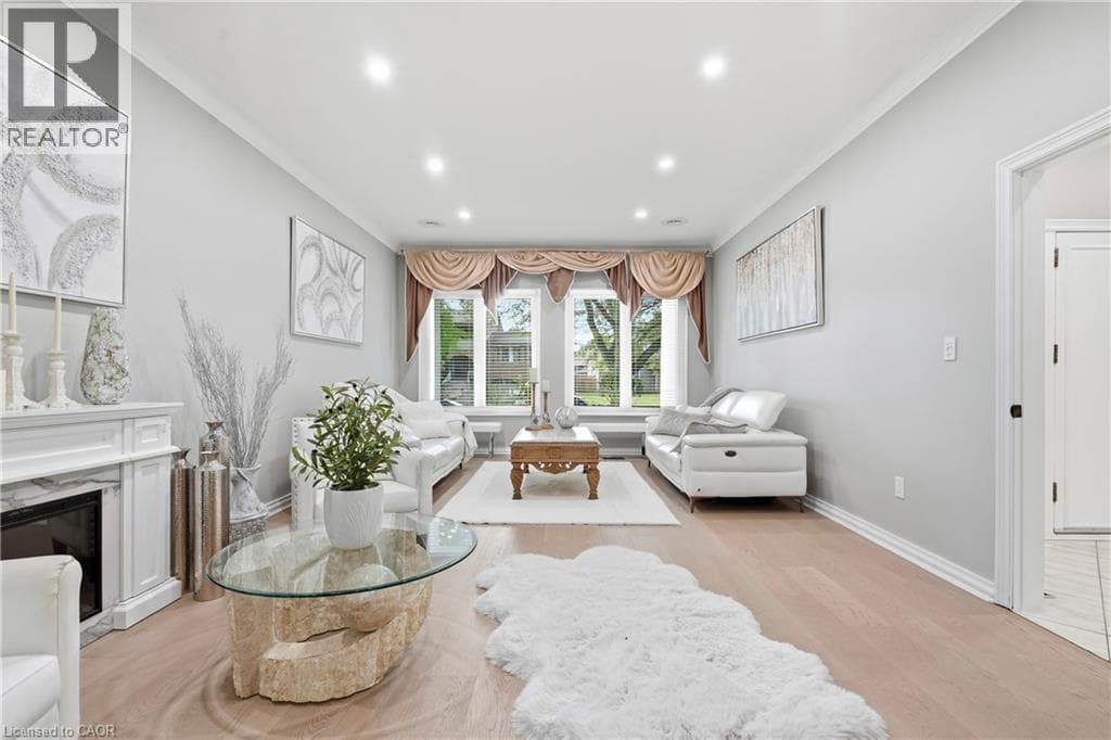 Single Family at 7105 YORK Drive, Niagara Falls, Ontario - Photo 6 - RE/MAX Garden City Realty