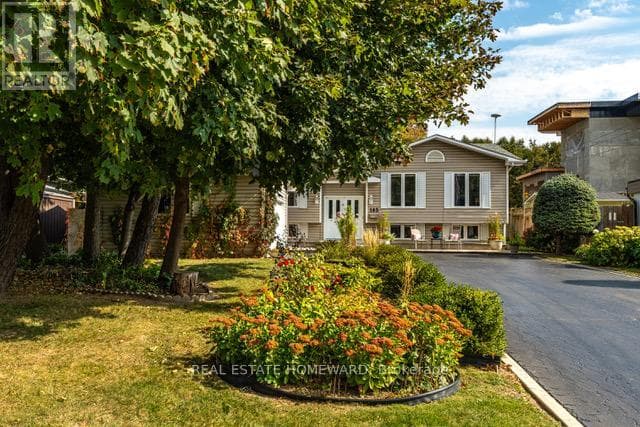 Single Family at Main- 145 Carlson Drive, Newmarket (Gorham-College Manor), Ontario - Photo 2 - RE/MAX Garden City Realty