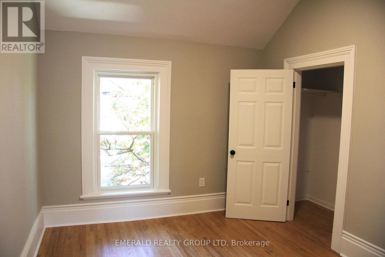 Single Family at Upper- 7 Ormond Street, Thorold (Thorold Downtown), Ontario - Photo 5 - RE/MAX Garden City Realty