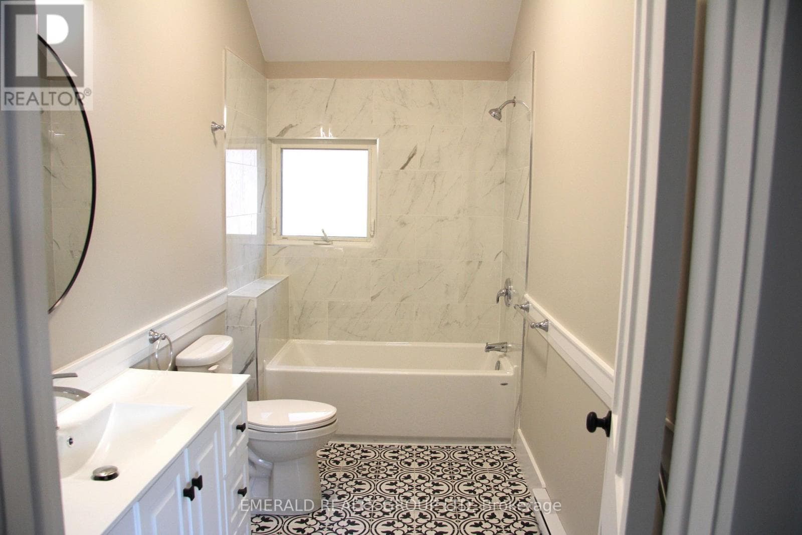 Single Family at Upper- 7 Ormond Street, Thorold (Thorold Downtown), Ontario - Photo 7 - RE/MAX Garden City Realty