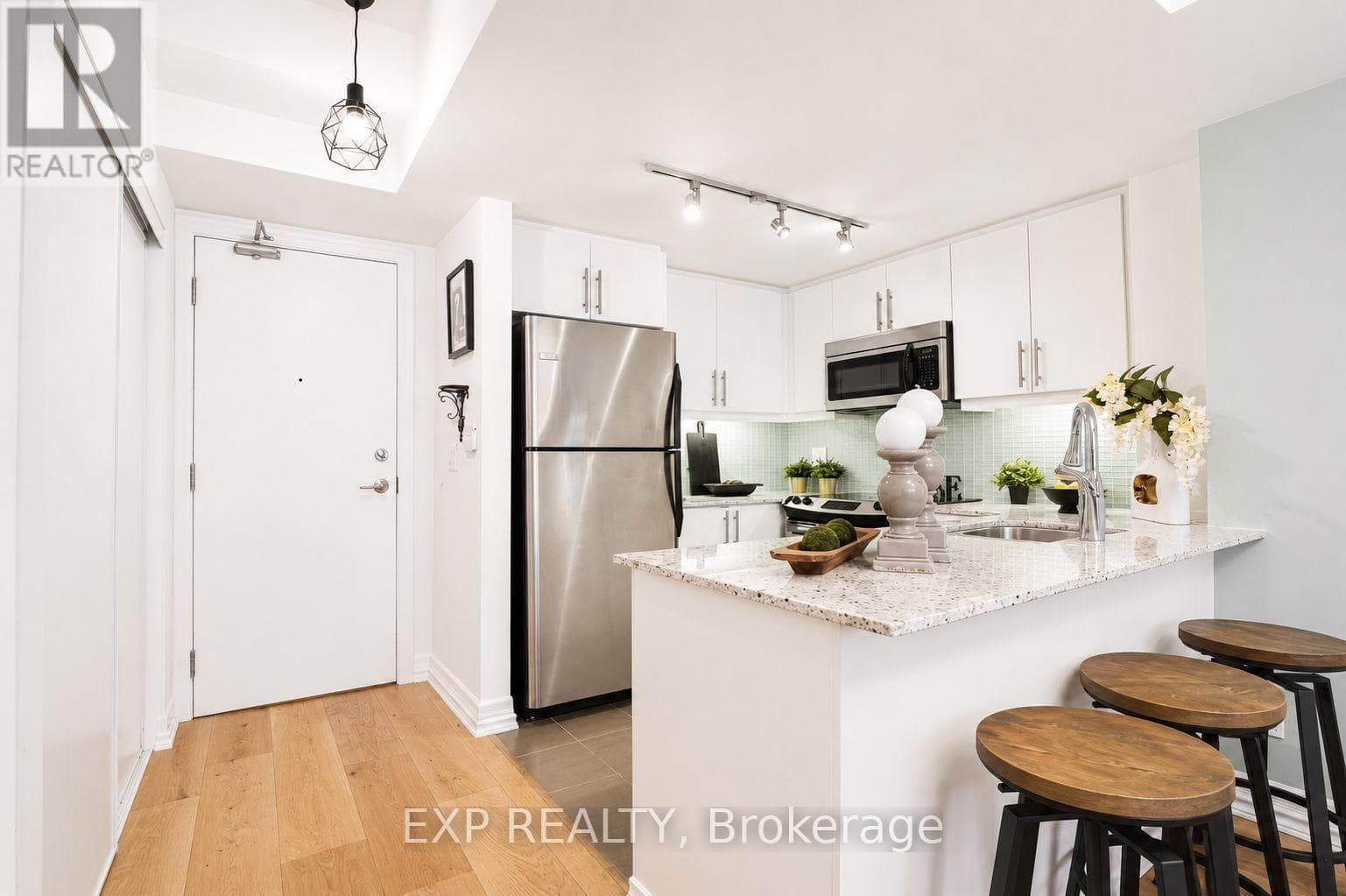 404- 500 St Clair Avenue