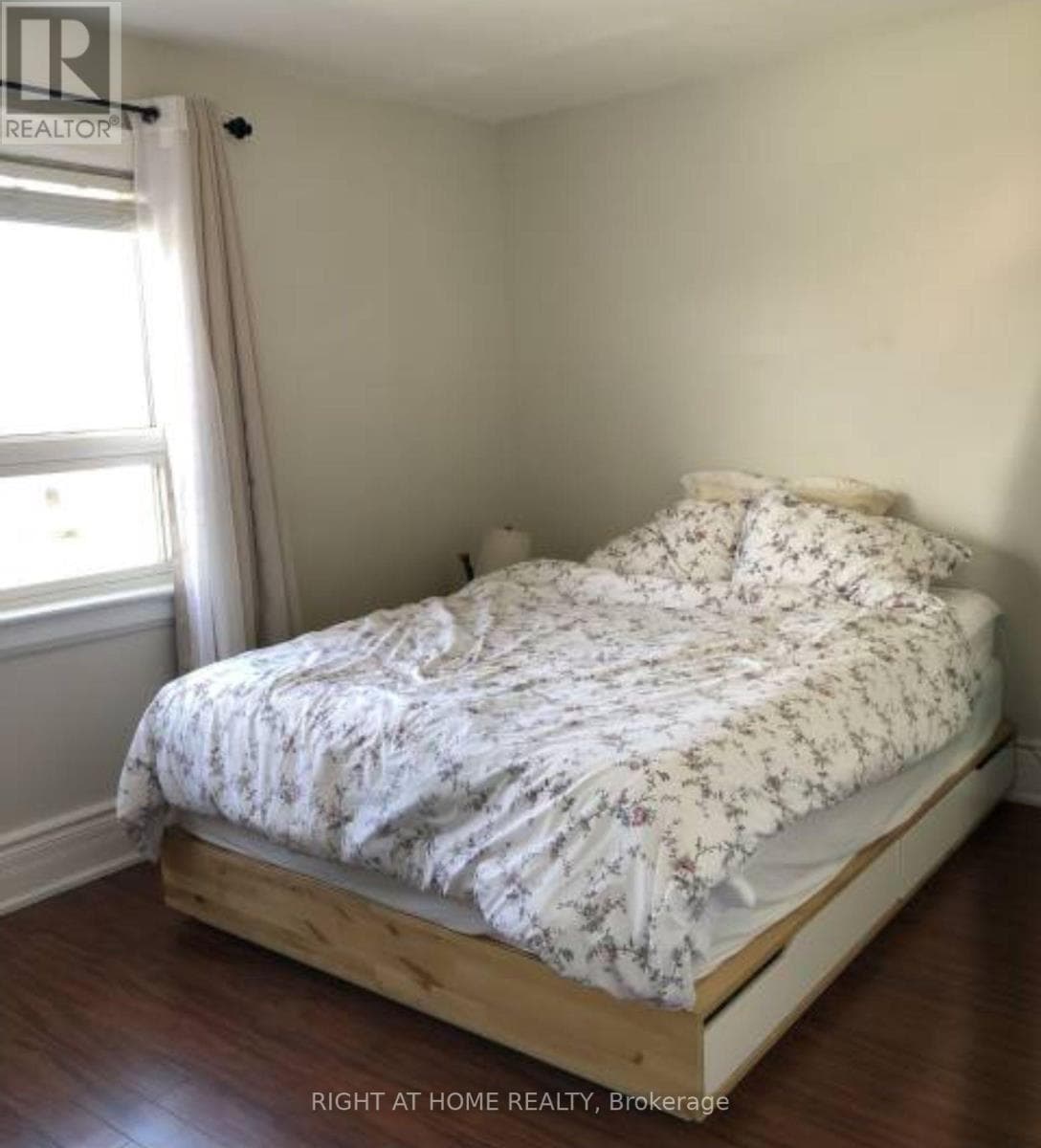 Single Family at 43 Bowie Avenue, Toronto (Briar Hill-Belgravia), Ontario - Photo 6 - RE/MAX Garden City Realty