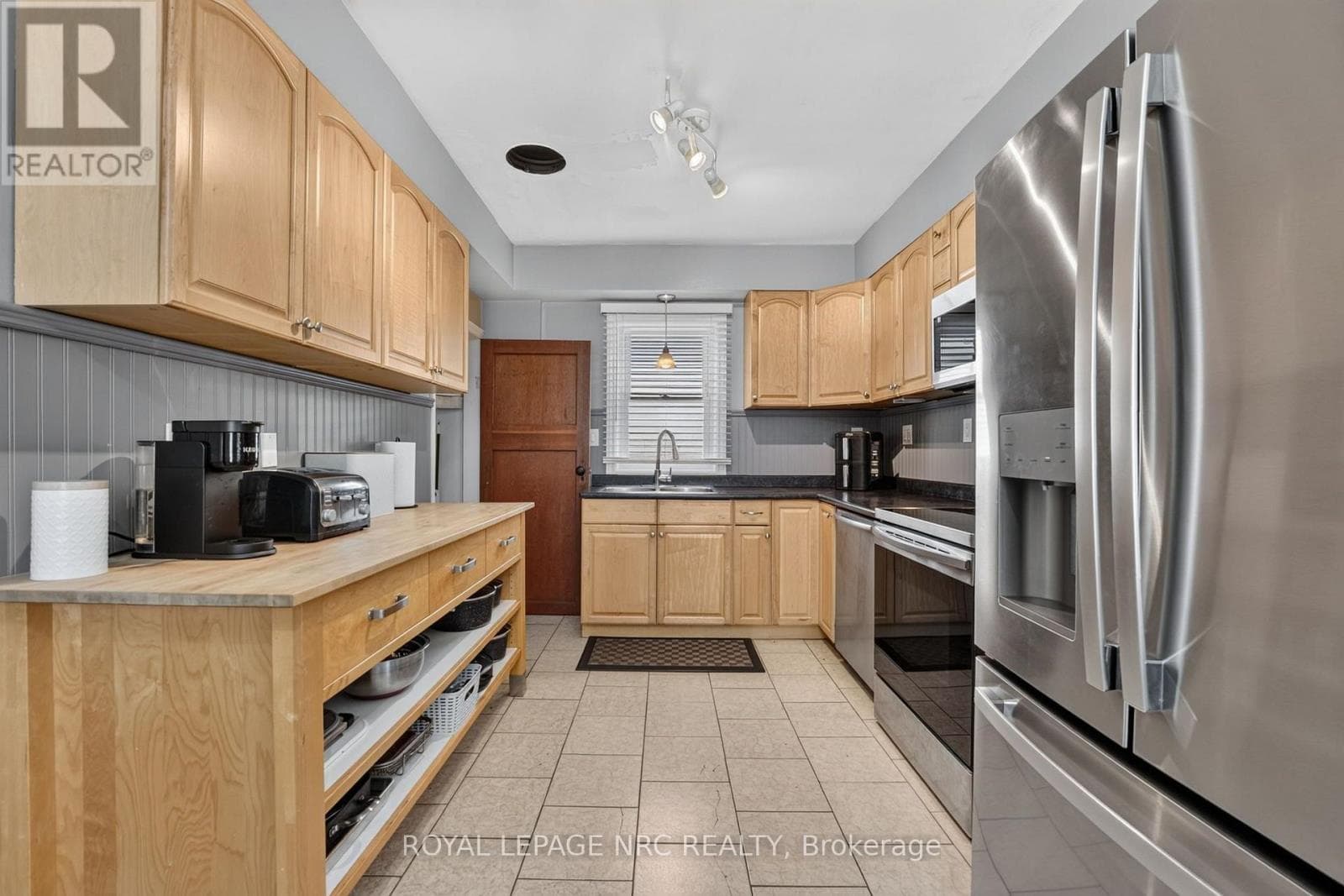 Single Family at 26 Lyndon Street, Thorold (Thorold Downtown), Ontario - Photo 10 - RE/MAX Garden City Realty