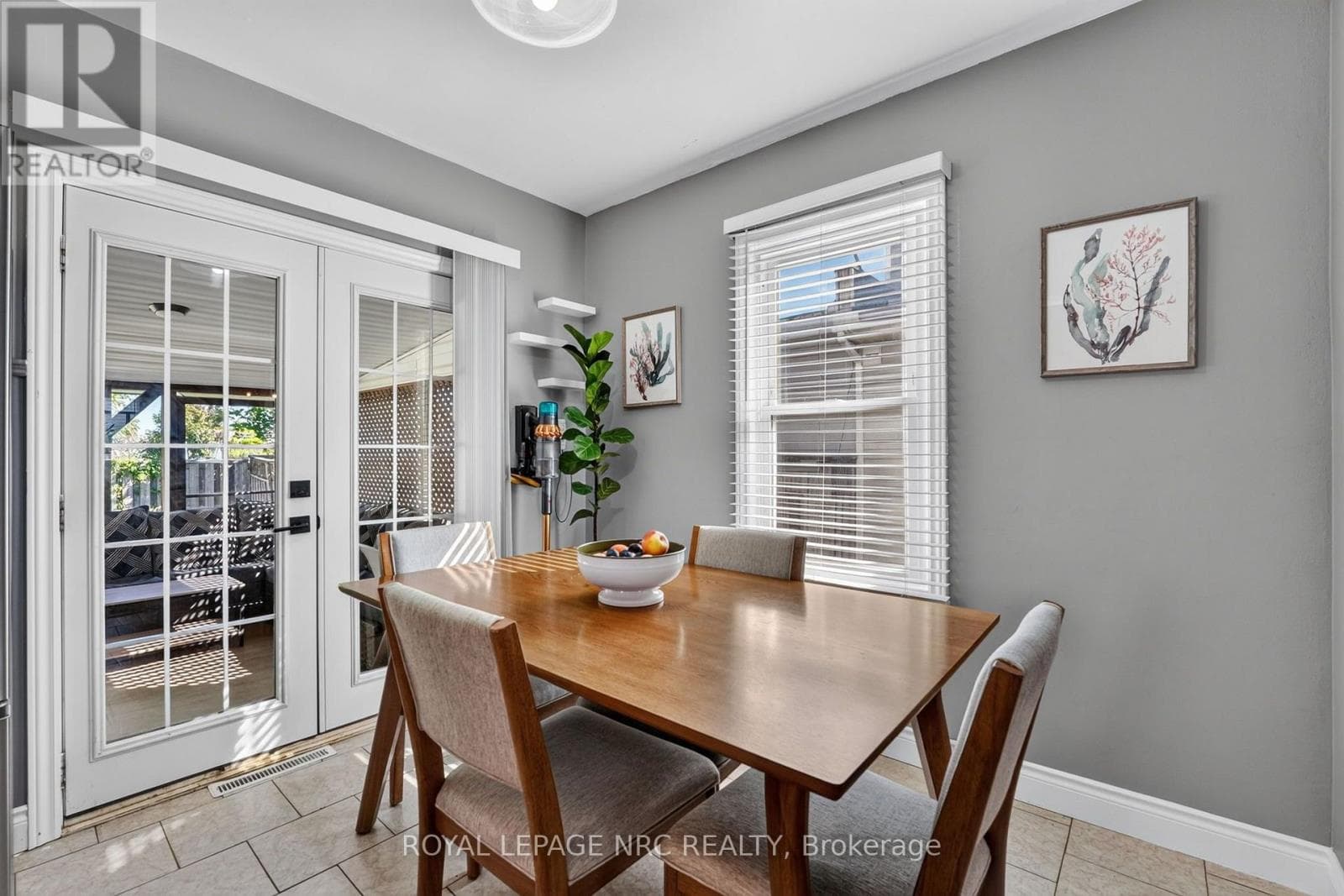 Single Family at 26 Lyndon Street, Thorold (Thorold Downtown), Ontario - Photo 8 - RE/MAX Garden City Realty