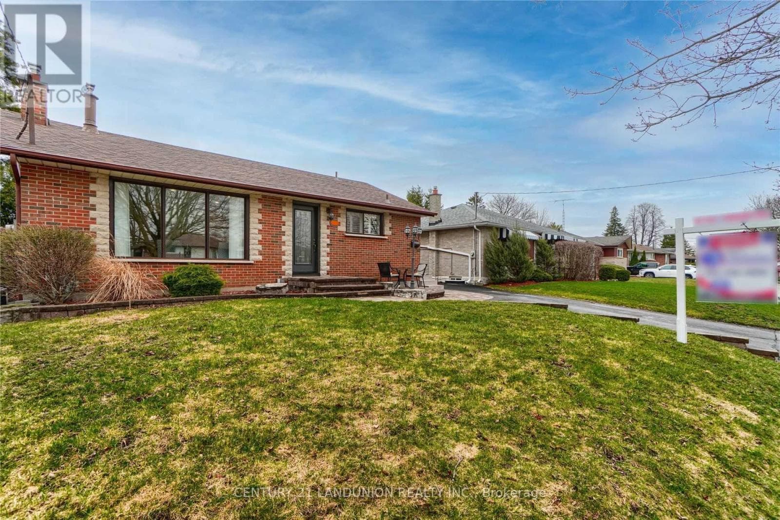 Single Family at 371 Elizabeth Street, Oshawa (McLaughlin), Ontario - Photo 3 - RE/MAX Garden City Realty