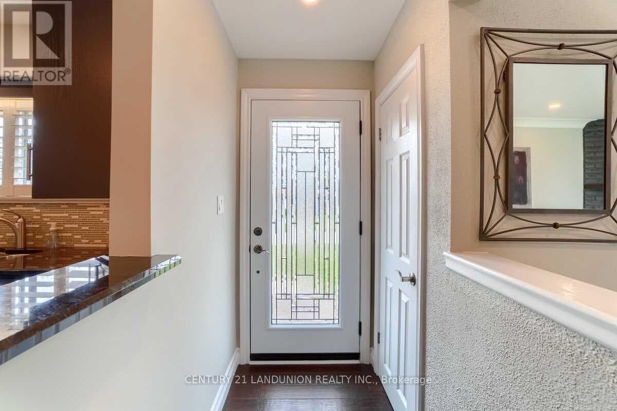Single Family at 371 Elizabeth Street, Oshawa (McLaughlin), Ontario - Photo 4 - RE/MAX Garden City Realty