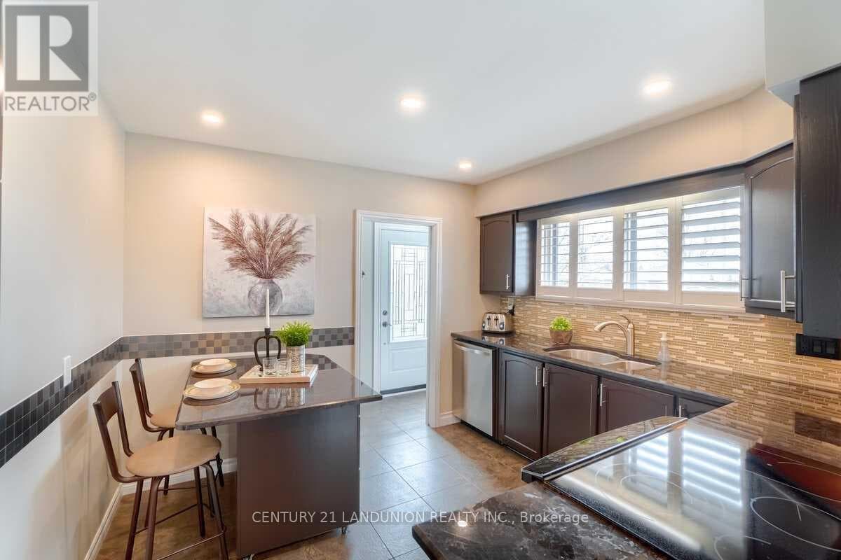 Single Family at 371 Elizabeth Street, Oshawa (McLaughlin), Ontario - Photo 5 - RE/MAX Garden City Realty