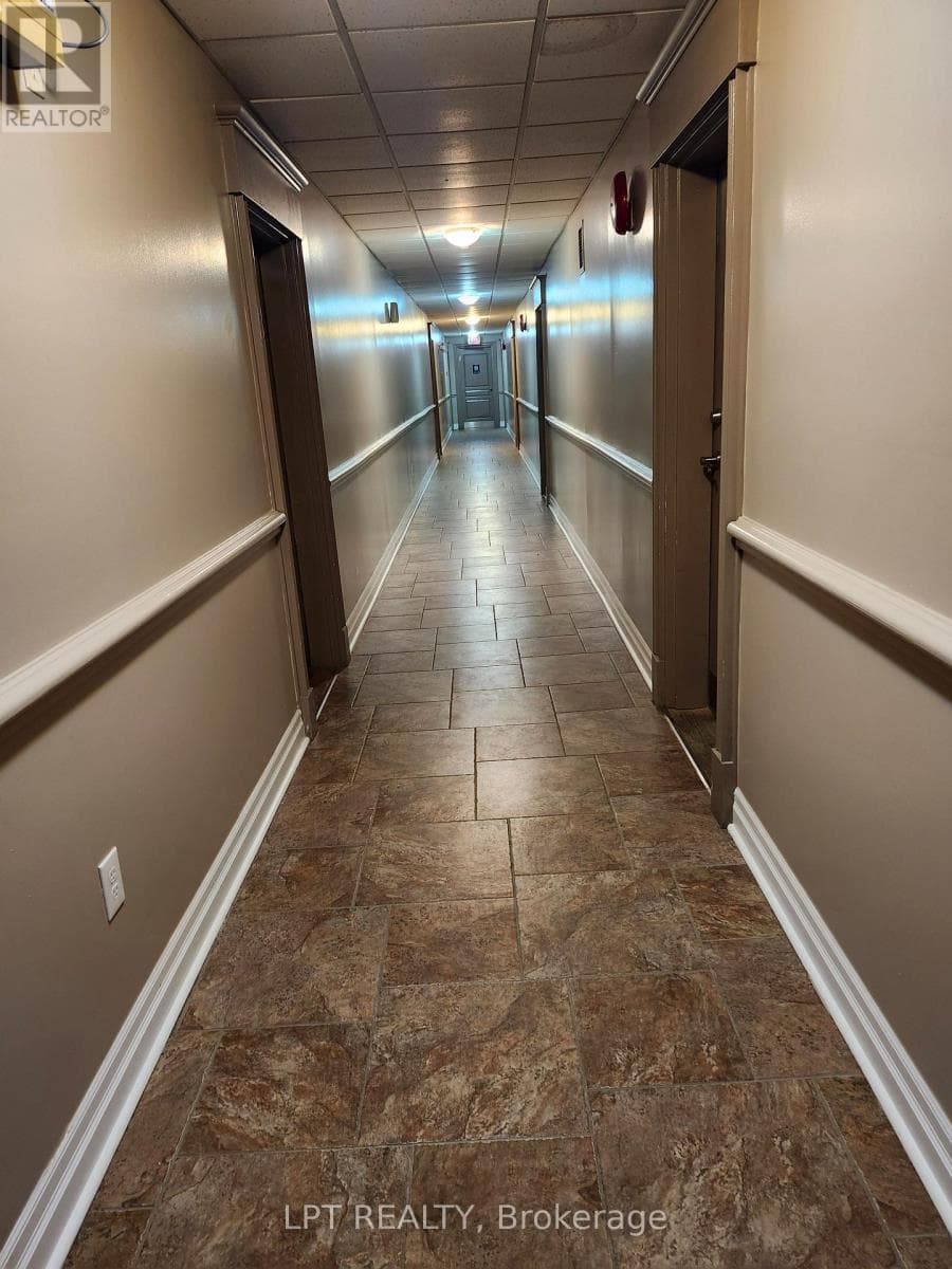 Single Family at 204- 1265 Bentley Drive, London East (East D), Ontario - Photo 3 - RE/MAX Garden City Realty