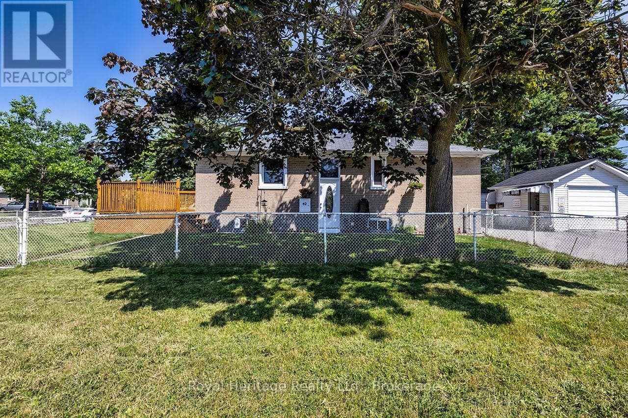 42 Thorncroft Crescent