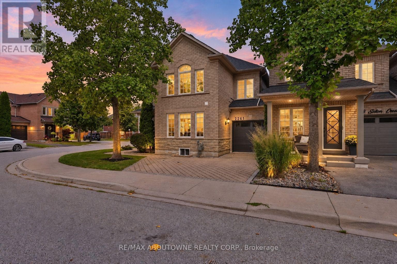 Single Family at 2261 Seton Crescent, Burlington (Orchard), Ontario - Photo 2 - RE/MAX Garden City Realty