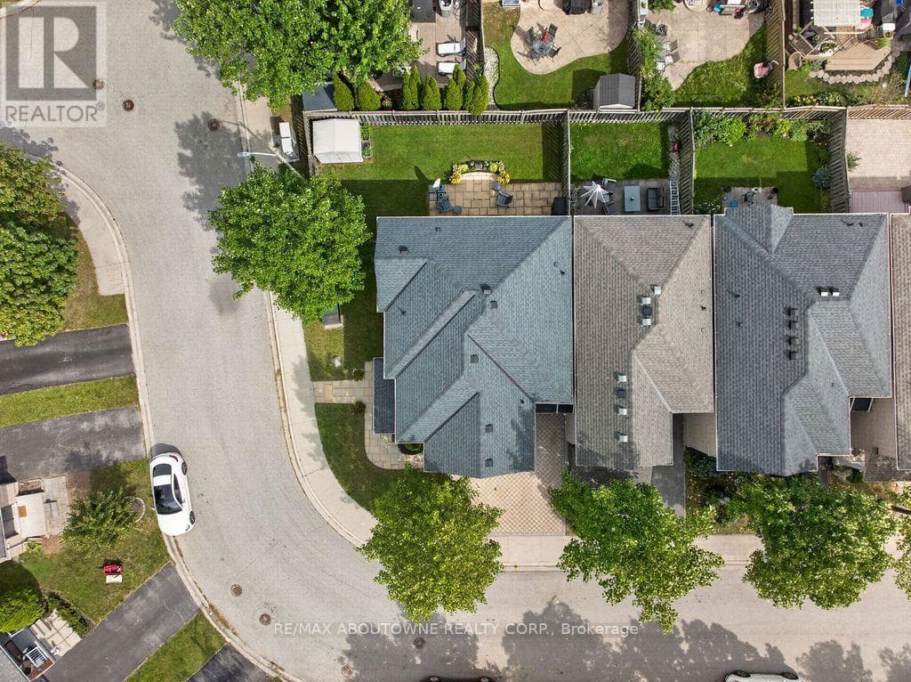 Single Family at 2261 Seton Crescent, Burlington (Orchard), Ontario - Photo 6 - RE/MAX Garden City Realty